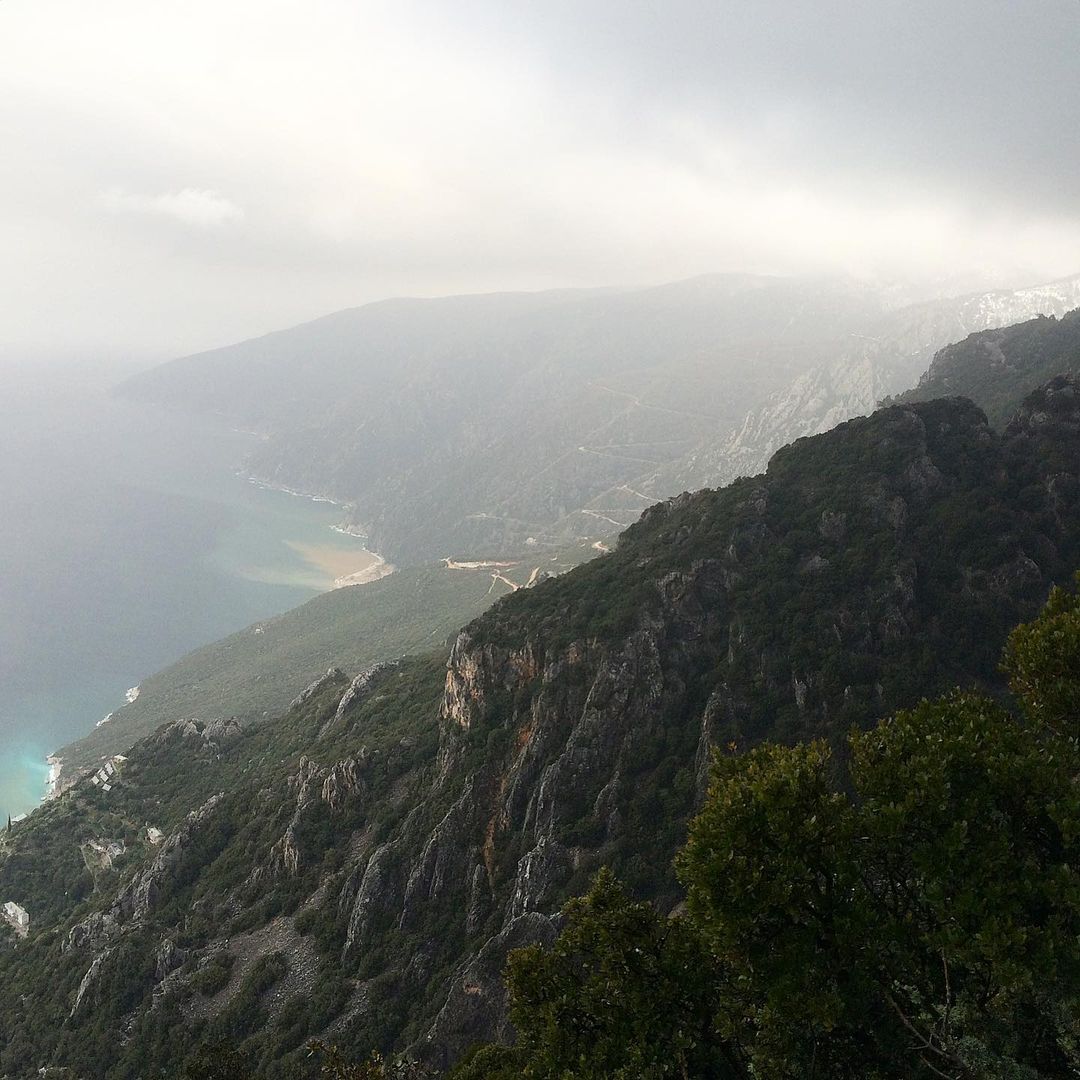 Вдоволь насладившись горами, Алексей Балакин пристрастился к велосипедным прогулкам. Если, конечно, можно назвать «прогулкой» езду по Южной Америке длиной в 900 км. После этого появилась идея кругосветного путешествия с использованием разных способов передвижения. Снегоходы, собачьи упряжки, яхты – все это уже было!