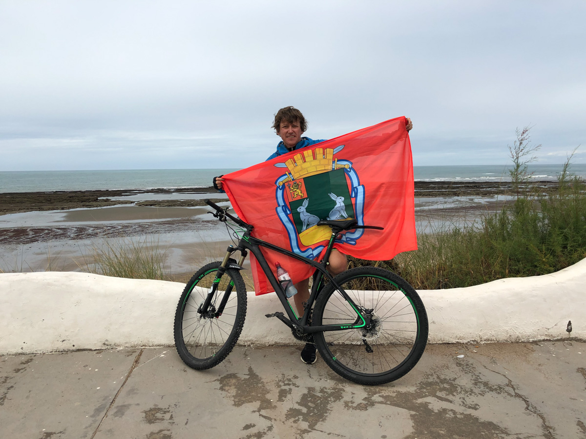 Вдоволь насладившись горами, Алексей Балакин пристрастился к велосипедным прогулкам. Если, конечно, можно назвать «прогулкой» езду по Южной Америке длиной в 900 км. После этого появилась идея кругосветного путешествия с использованием разных способов передвижения. Снегоходы, собачьи упряжки, яхты – все это уже было!