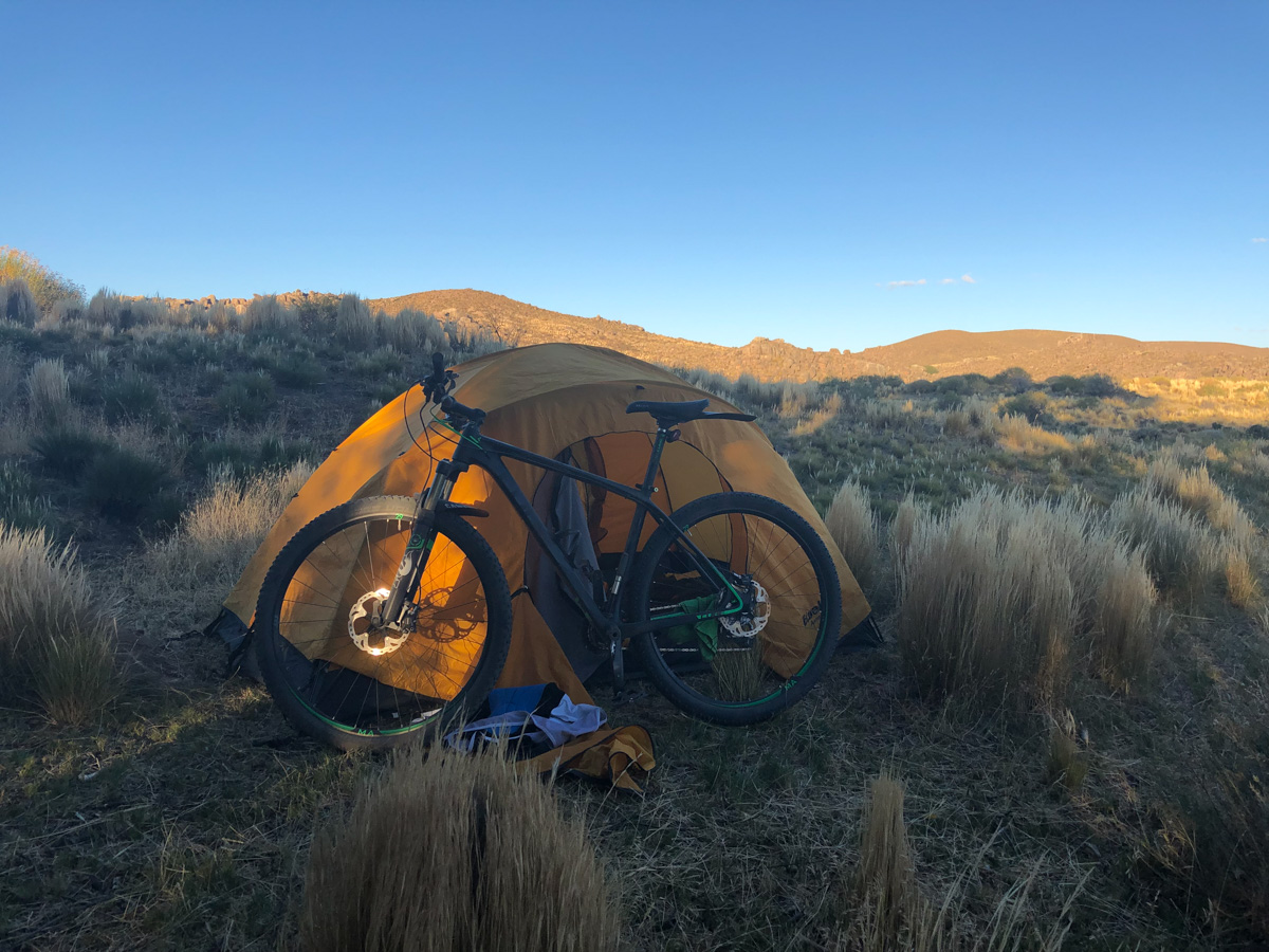 Вдоволь насладившись горами, Алексей Балакин пристрастился к велосипедным прогулкам. Если, конечно, можно назвать «прогулкой» езду по Южной Америке длиной в 900 км. После этого появилась идея кругосветного путешествия с использованием разных способов передвижения. Снегоходы, собачьи упряжки, яхты – все это уже было!