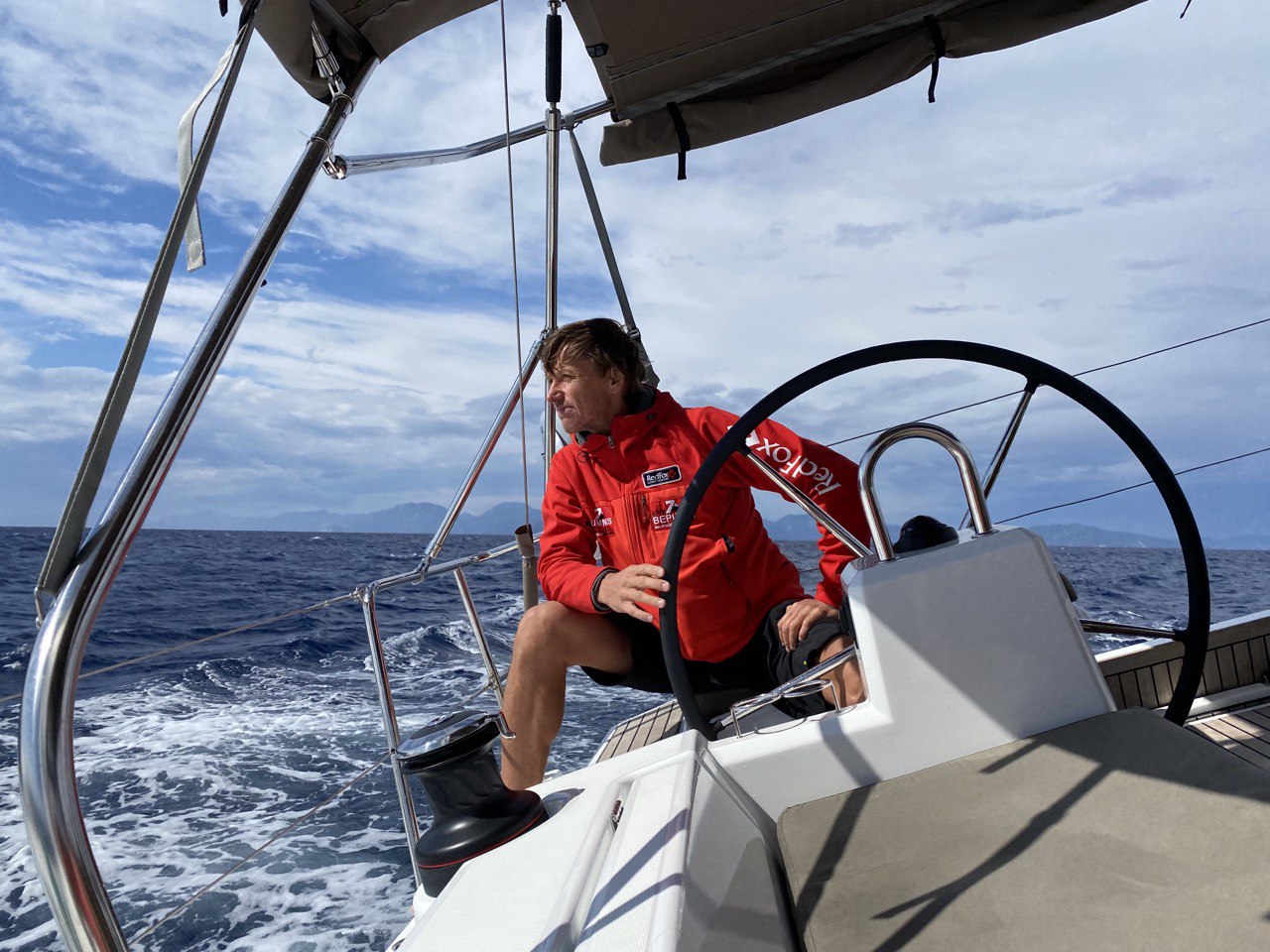 Вдоволь насладившись горами, Алексей Балакин пристрастился к велосипедным прогулкам. Если, конечно, можно назвать «прогулкой» езду по Южной Америке длиной в 900 км. После этого появилась идея кругосветного путешествия с использованием разных способов передвижения. Снегоходы, собачьи упряжки, яхты – все это уже было!