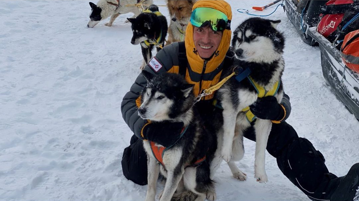 Вдоволь насладившись горами, Алексей Балакин пристрастился к велосипедным прогулкам. Если, конечно, можно назвать «прогулкой» езду по Южной Америке длиной в 900 км. После этого появилась идея кругосветного путешествия с использованием разных способов передвижения. Снегоходы, собачьи упряжки, яхты – все это уже было!