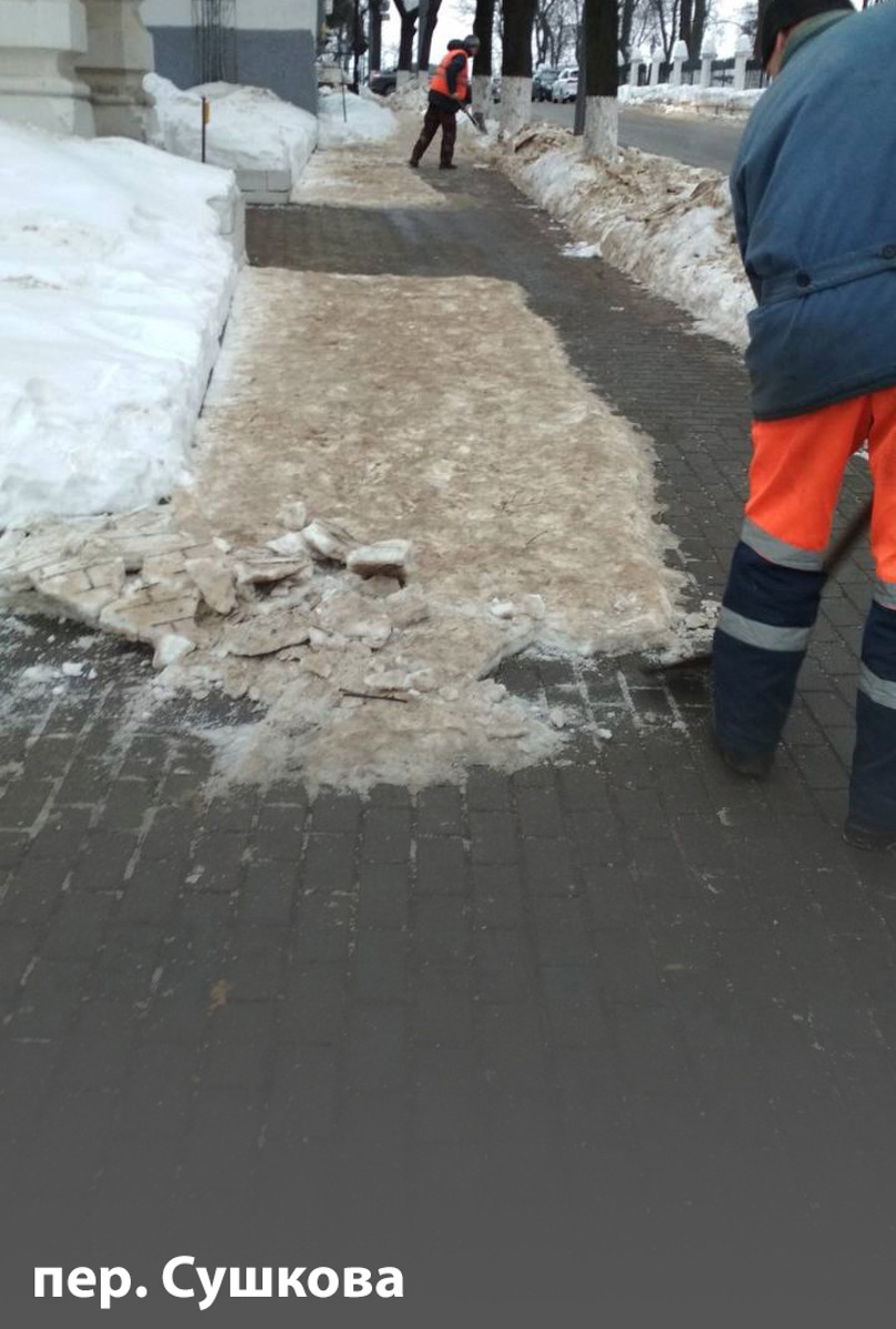 Мэрия областного центра обещает решить вопрос с пробками для общественного транспорта. Во Владимире могут появиться первые специальные полосы для движения автобусов и троллейбусов. Работы должны стартовать уже этой весной.