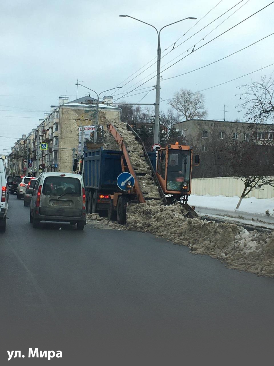 Мэрия областного центра обещает решить вопрос с пробками для общественного транспорта. Во Владимире могут появиться первые специальные полосы для движения автобусов и троллейбусов. Работы должны стартовать уже этой весной.