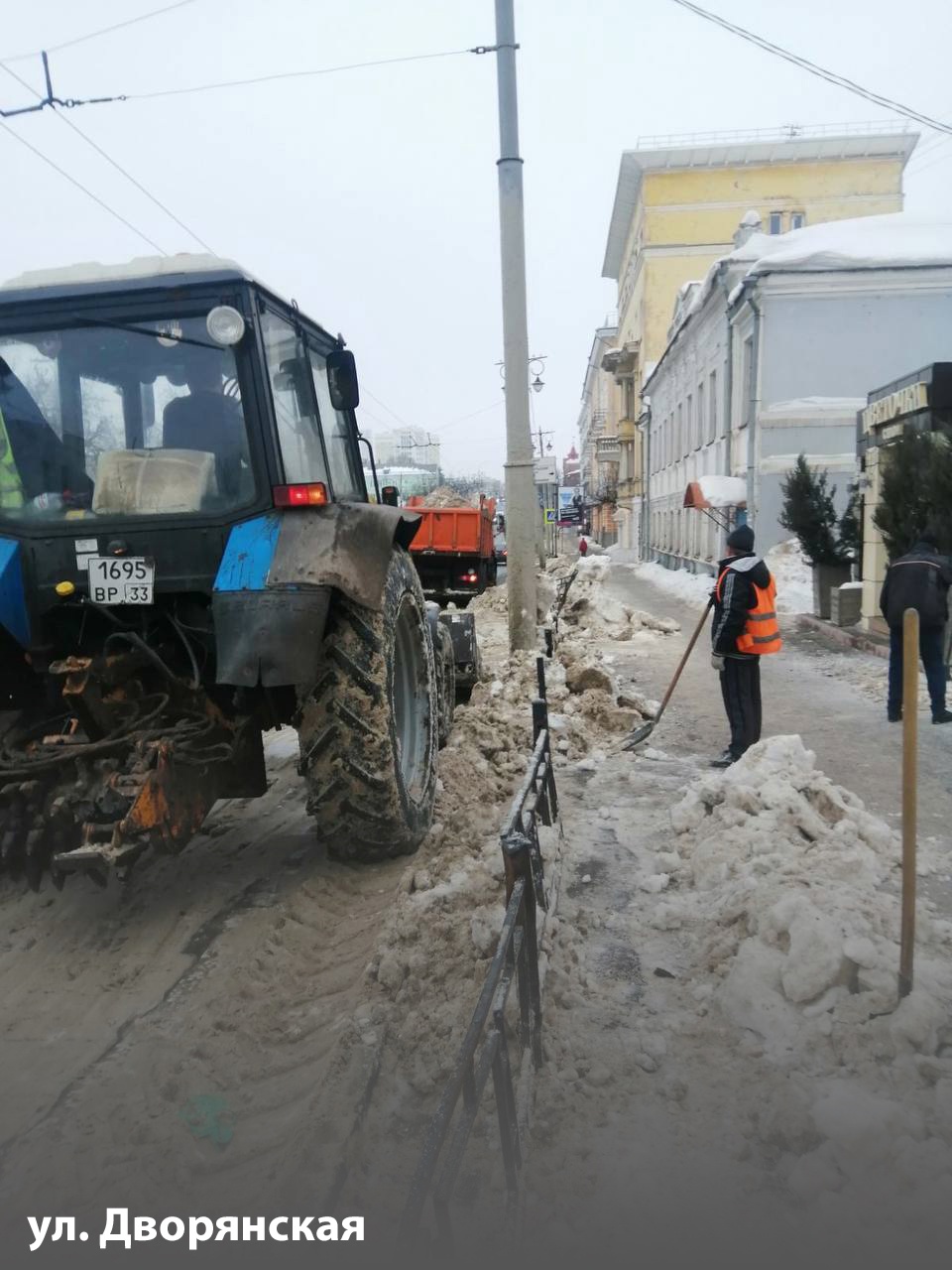 Мэрия областного центра обещает решить вопрос с пробками для общественного транспорта. Во Владимире могут появиться первые специальные полосы для движения автобусов и троллейбусов. Работы должны стартовать уже этой весной.