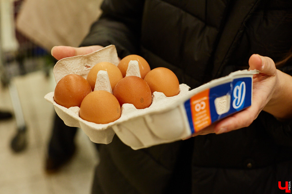 Ни одного, ни разу в жизни! Ольга Проноза – владимирский блогер, который входит в топ-10 самых популярных, в своем деле настоящий умелец, а вот кое в чем другом до недавних пор была чуточку профаном. Блины она в своей жизни ни разу не готовила, но наш кулинарный сенсей пришел ей на помощь. Вам, кстати, учения его тоже пригодятся, ведь рецепты мастера – нестандартные.