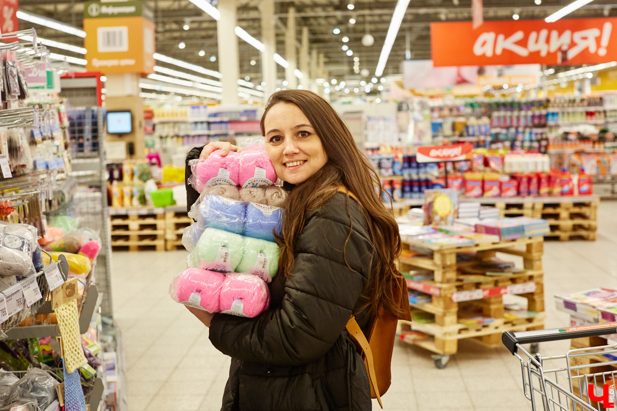 Ни одного, ни разу в жизни! Ольга Проноза – владимирский блогер, который входит в топ-10 самых популярных, в своем деле настоящий умелец, а вот кое в чем другом до недавних пор была чуточку профаном. Блины она в своей жизни ни разу не готовила, но наш кулинарный сенсей пришел ей на помощь. Вам, кстати, учения его тоже пригодятся, ведь рецепты мастера – нестандартные.