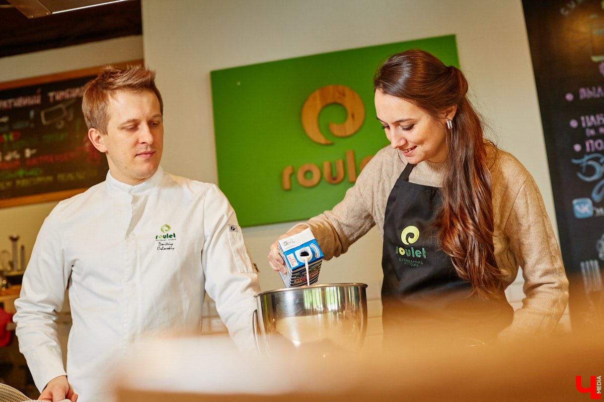 Ни одного, ни разу в жизни! Ольга Проноза – владимирский блогер, который входит в топ-10 самых популярных, в своем деле настоящий умелец, а вот кое в чем другом до недавних пор была чуточку профаном. Блины она в своей жизни ни разу не готовила, но наш кулинарный сенсей пришел ей на помощь. Вам, кстати, учения его тоже пригодятся, ведь рецепты мастера – нестандартные.