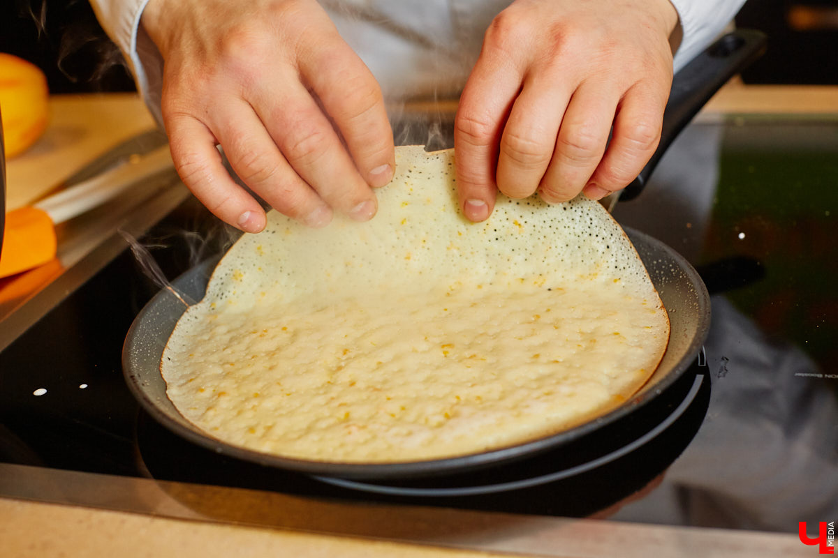 Ни одного, ни разу в жизни! Ольга Проноза – владимирский блогер, который входит в топ-10 самых популярных, в своем деле настоящий умелец, а вот кое в чем другом до недавних пор была чуточку профаном. Блины она в своей жизни ни разу не готовила, но наш кулинарный сенсей пришел ей на помощь. Вам, кстати, учения его тоже пригодятся, ведь рецепты мастера – нестандартные.