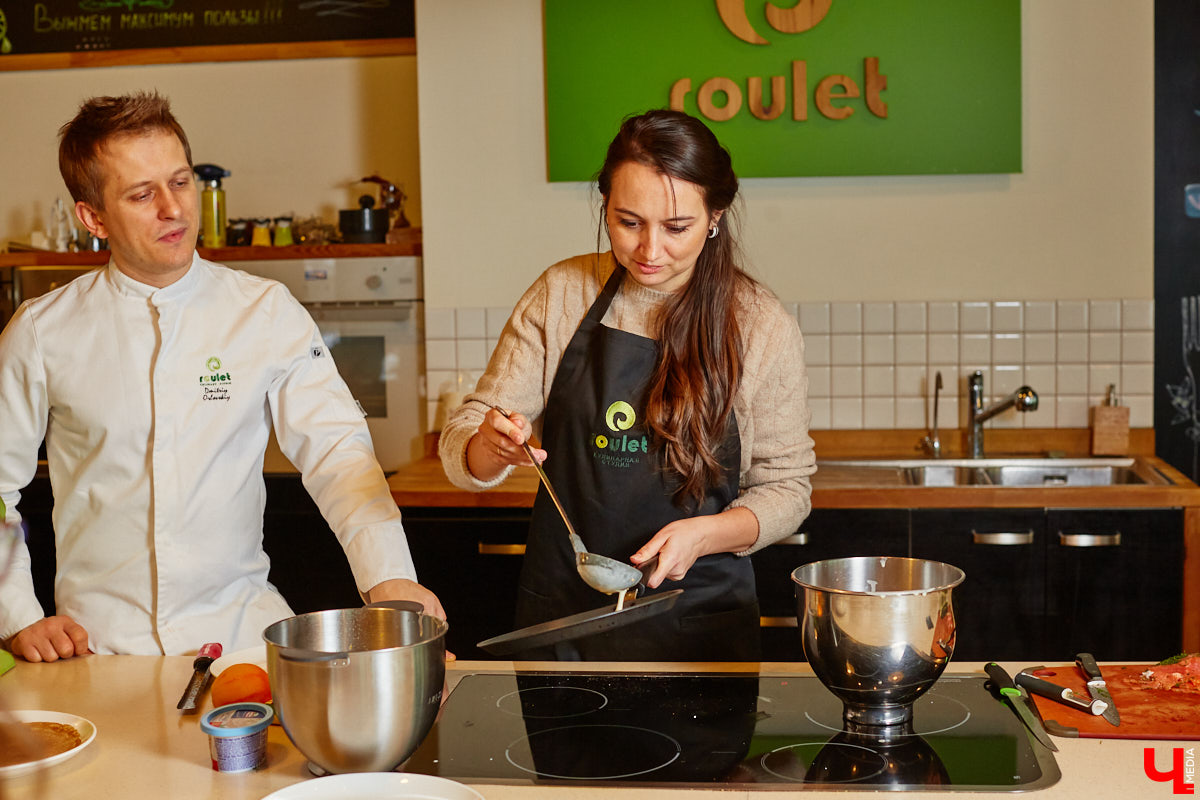 Ни одного, ни разу в жизни! Ольга Проноза – владимирский блогер, который входит в топ-10 самых популярных, в своем деле настоящий умелец, а вот кое в чем другом до недавних пор была чуточку профаном. Блины она в своей жизни ни разу не готовила, но наш кулинарный сенсей пришел ей на помощь. Вам, кстати, учения его тоже пригодятся, ведь рецепты мастера – нестандартные.