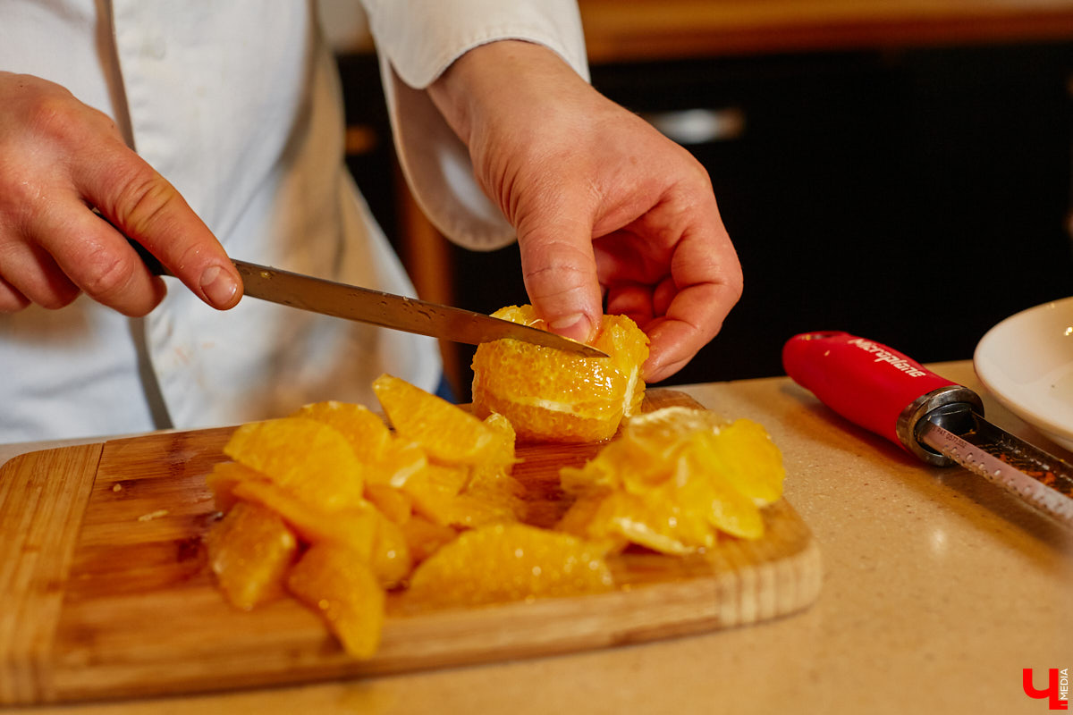 Ни одного, ни разу в жизни! Ольга Проноза – владимирский блогер, который входит в топ-10 самых популярных, в своем деле настоящий умелец, а вот кое в чем другом до недавних пор была чуточку профаном. Блины она в своей жизни ни разу не готовила, но наш кулинарный сенсей пришел ей на помощь. Вам, кстати, учения его тоже пригодятся, ведь рецепты мастера – нестандартные.