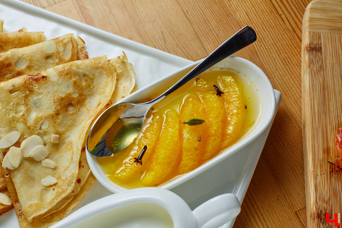 Ни одного, ни разу в жизни! Ольга Проноза – владимирский блогер, который входит в топ-10 самых популярных, в своем деле настоящий умелец, а вот кое в чем другом до недавних пор была чуточку профаном. Блины она в своей жизни ни разу не готовила, но наш кулинарный сенсей пришел ей на помощь. Вам, кстати, учения его тоже пригодятся, ведь рецепты мастера – нестандартные.