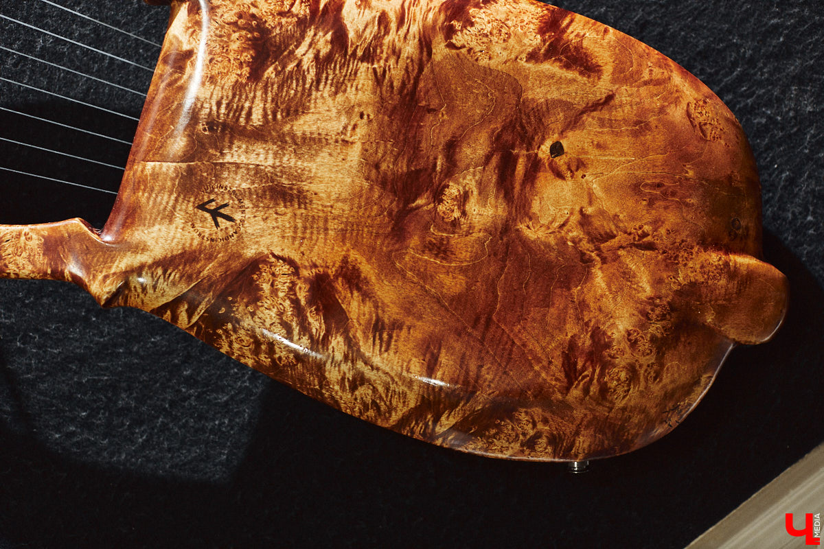 Юрий Пичуев почти все свое время проводит в мастерской и создает инструменты, которые разъезжаются по всему миру. А еще сочиняет музыку на гуслях и поет в синтвейв-бэнде «Wine and Rope». Обо всем по порядку в интервью с владимирским мастером, успешно (и случайно) реализовавшим свое необычное увлечение скандинавскими музыкальными инструментами.