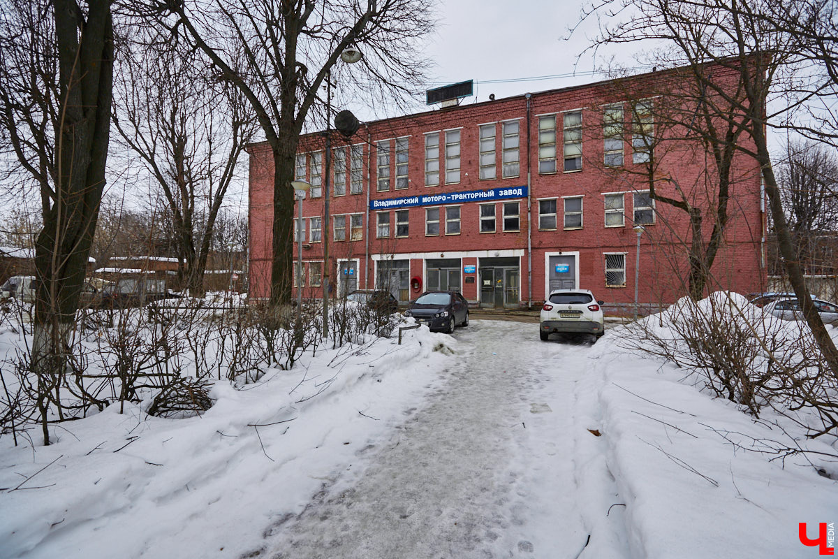 «А вот этот дом, если не ошибаюсь, строили пленные немцы в военное время!» — говорят жительницы Северной, показывая на краснокирпичные здания оригинальной архитектуры, расположенные на пересечении этой улицы и Усти-на-Лабе. Но, увы, они не правы. Дома № 29 и 32, согласно документам, построены в 1934-1935 годах. А немецкие военнопленные находились в нашем городе с 1943-й по 1950 год. Так что же они на самом деле построили? Давайте разбираться!