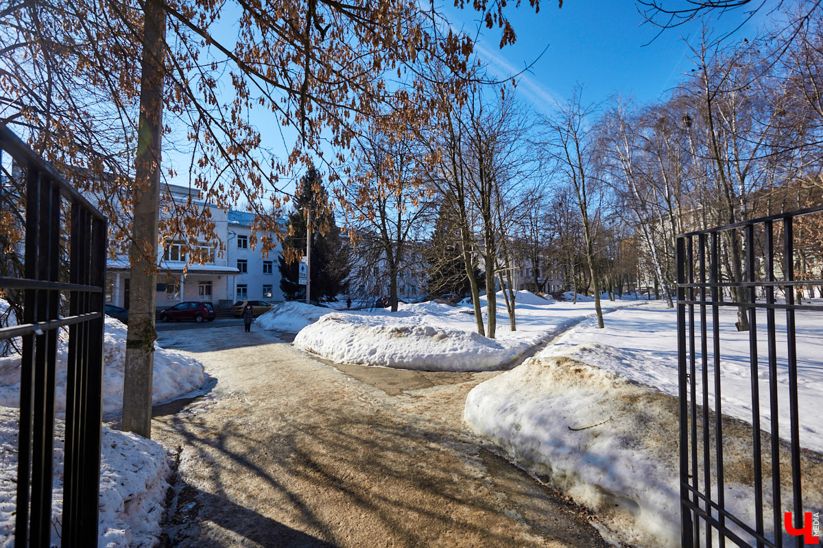 «А вот этот дом, если не ошибаюсь, строили пленные немцы в военное время!» — говорят жительницы Северной, показывая на краснокирпичные здания оригинальной архитектуры, расположенные на пересечении этой улицы и Усти-на-Лабе. Но, увы, они не правы. Дома № 29 и 32, согласно документам, построены в 1934-1935 годах. А немецкие военнопленные находились в нашем городе с 1943-й по 1950 год. Так что же они на самом деле построили? Давайте разбираться!