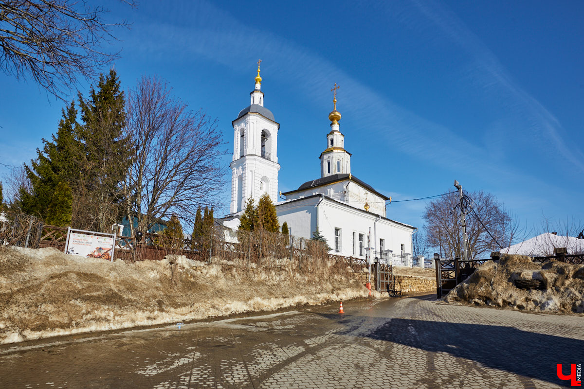 «А вот этот дом, если не ошибаюсь, строили пленные немцы в военное время!» — говорят жительницы Северной, показывая на краснокирпичные здания оригинальной архитектуры, расположенные на пересечении этой улицы и Усти-на-Лабе. Но, увы, они не правы. Дома № 29 и 32, согласно документам, построены в 1934-1935 годах. А немецкие военнопленные находились в нашем городе с 1943-й по 1950 год. Так что же они на самом деле построили? Давайте разбираться!