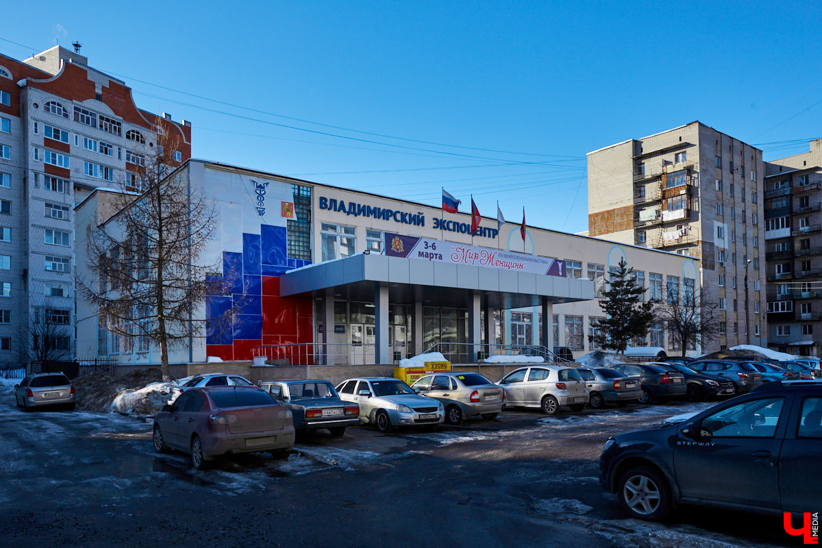 «А вот этот дом, если не ошибаюсь, строили пленные немцы в военное время!» — говорят жительницы Северной, показывая на краснокирпичные здания оригинальной архитектуры, расположенные на пересечении этой улицы и Усти-на-Лабе. Но, увы, они не правы. Дома № 29 и 32, согласно документам, построены в 1934-1935 годах. А немецкие военнопленные находились в нашем городе с 1943-й по 1950 год. Так что же они на самом деле построили? Давайте разбираться!