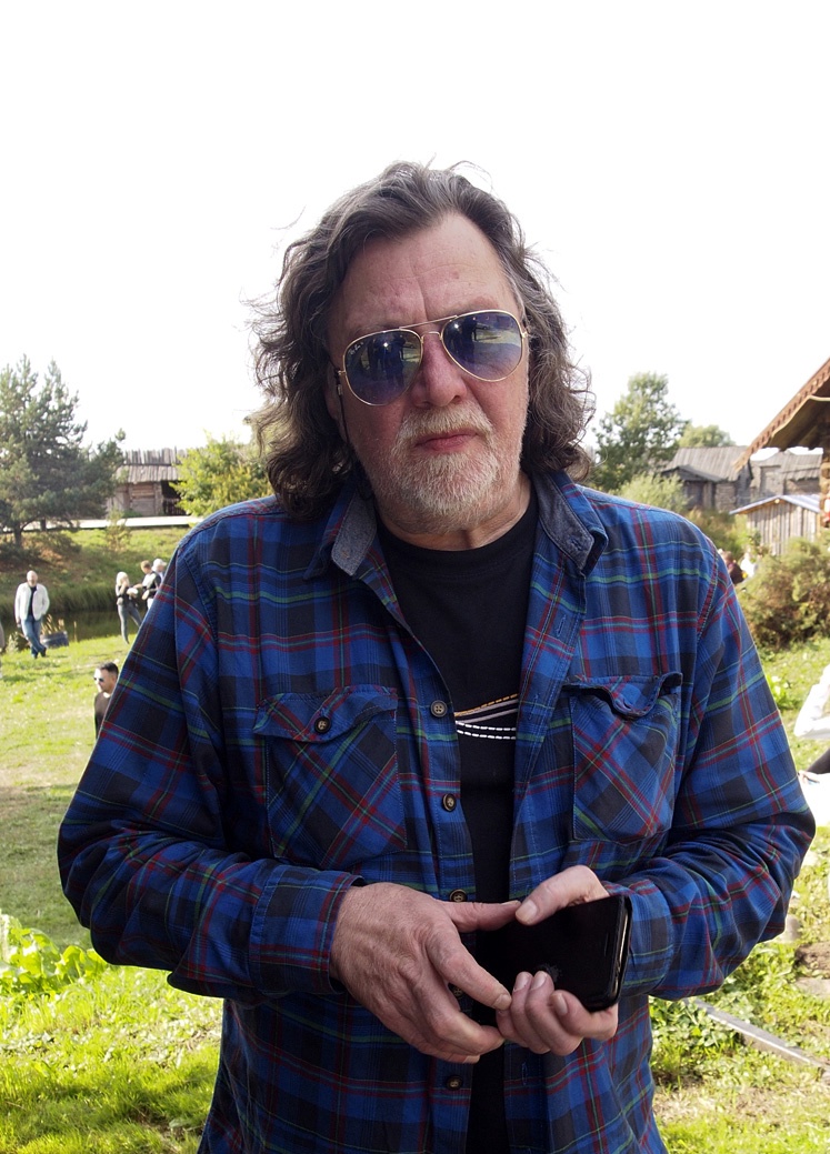 Узнаем у режиссера Сергея Миляева, какие изменения претерпела киношкола, к чему стремятся и о чем говорят местные авторы, а также даем конкретику, как стать человеком, руками которого создается кинокартина, или даже ее героем.