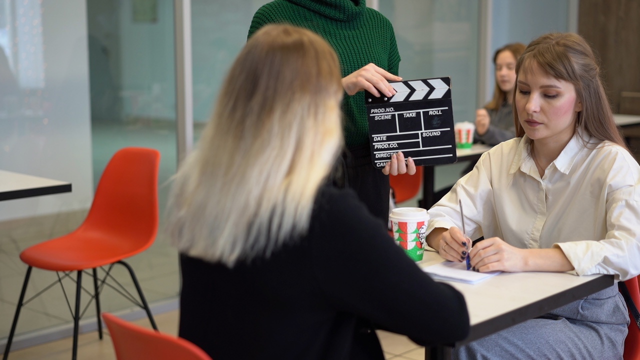 Узнаем у режиссера Сергея Миляева, какие изменения претерпела киношкола, к чему стремятся и о чем говорят местные авторы, а также даем конкретику, как стать человеком, руками которого создается кинокартина, или даже ее героем.