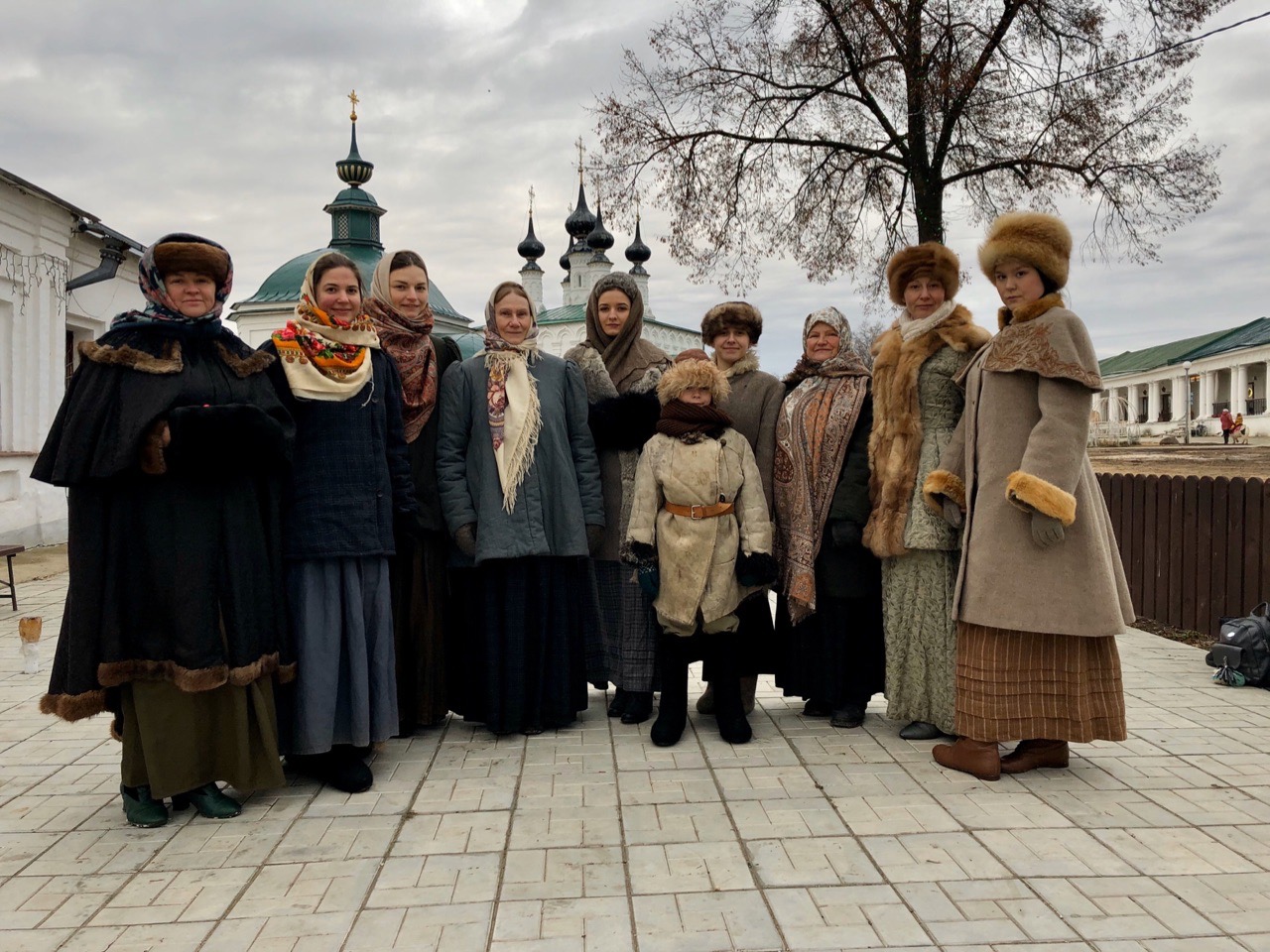 Узнаем у режиссера Сергея Миляева, какие изменения претерпела киношкола, к чему стремятся и о чем говорят местные авторы, а также даем конкретику, как стать человеком, руками которого создается кинокартина, или даже ее героем.