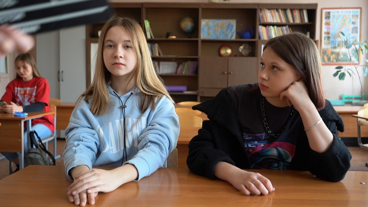 Узнаем у режиссера Сергея Миляева, какие изменения претерпела киношкола, к чему стремятся и о чем говорят местные авторы, а также даем конкретику, как стать человеком, руками которого создается кинокартина, или даже ее героем.