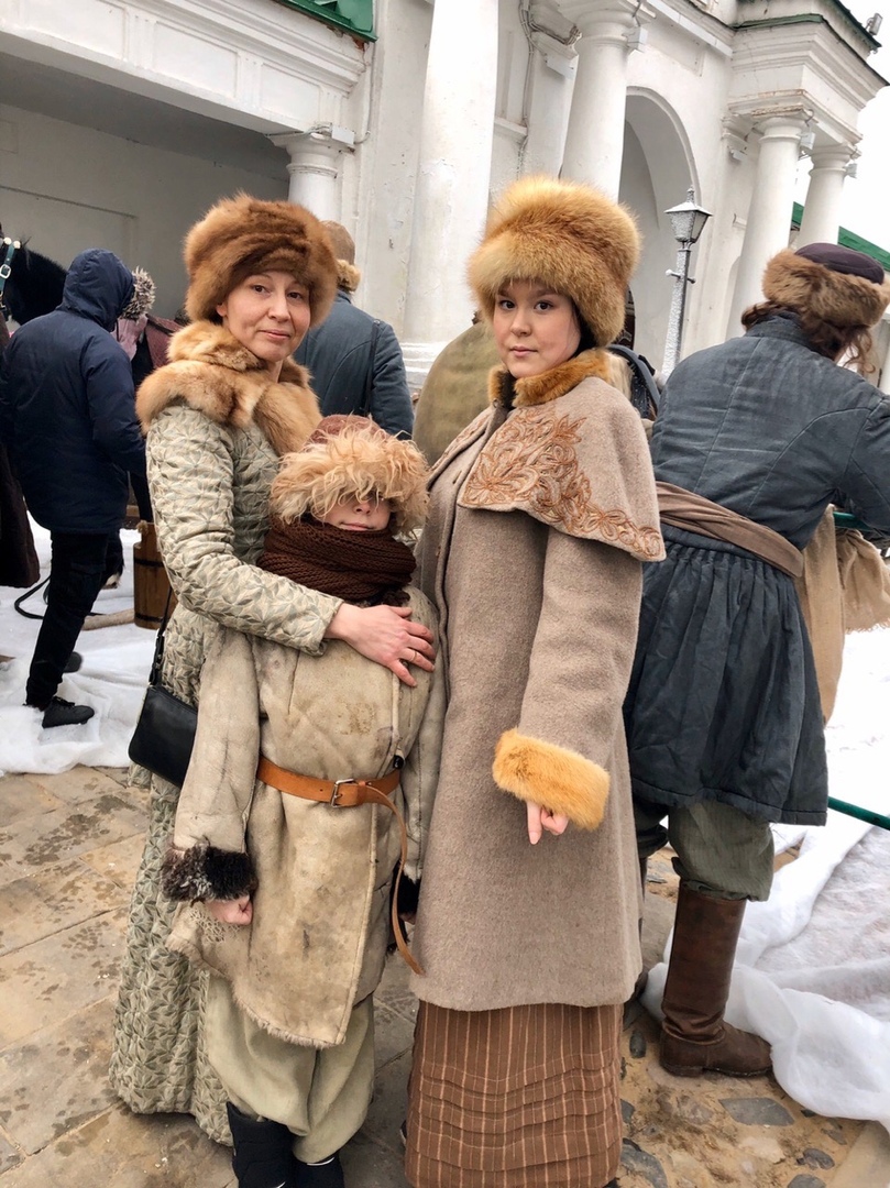 Узнаем у режиссера Сергея Миляева, какие изменения претерпела киношкола, к чему стремятся и о чем говорят местные авторы, а также даем конкретику, как стать человеком, руками которого создается кинокартина, или даже ее героем.