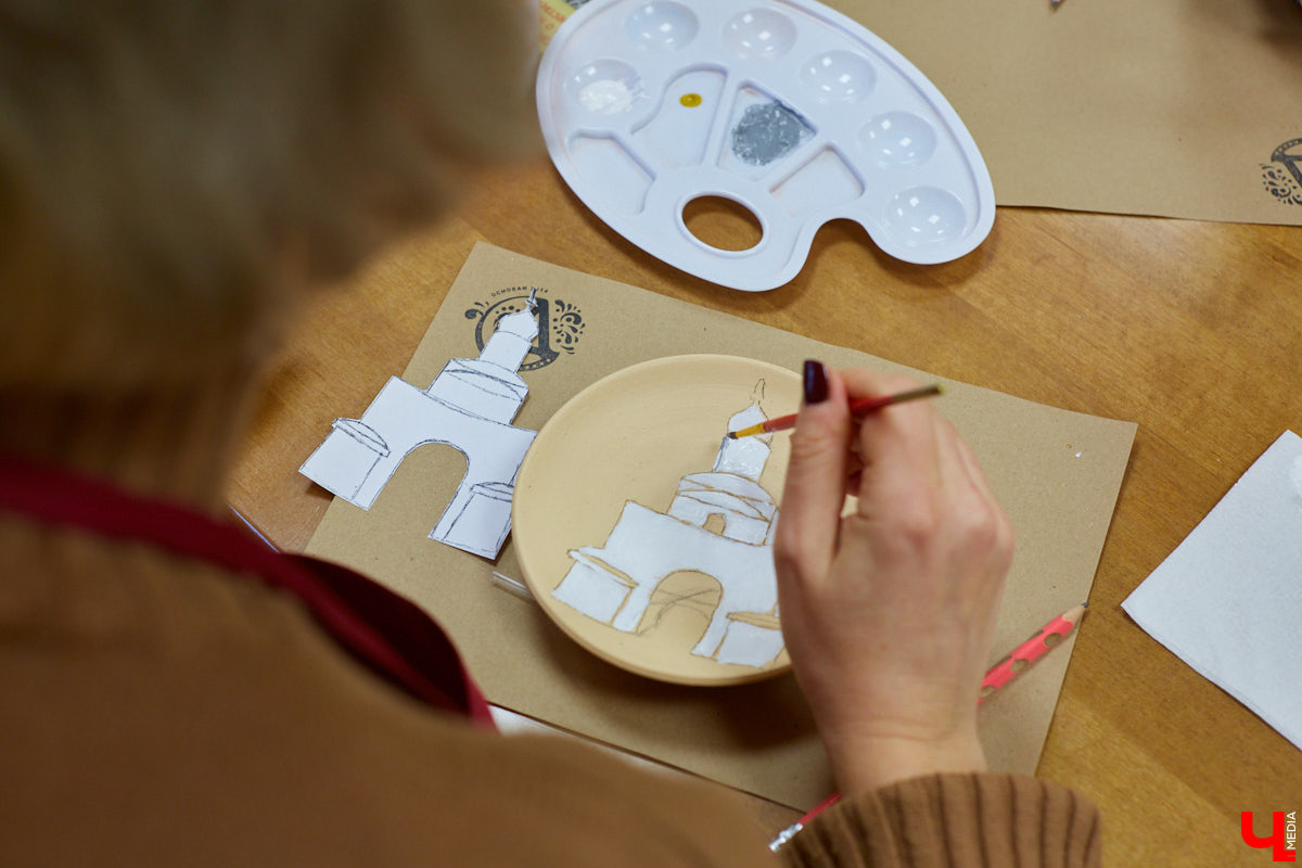 На днях наш корреспондент побывал в Доме-музее пряника на Большой Московской и узнал, как рождаются новые программы с мастер-классами, вкусные продукты, а также что интересного происходит каждый день в царстве пряника и шоколада! Ведь там всегда рады не только гостям, но и общительным и радушным сотрудникам.