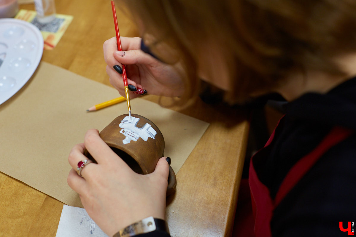 На днях наш корреспондент побывал в Доме-музее пряника на Большой Московской и узнал, как рождаются новые программы с мастер-классами, вкусные продукты, а также что интересного происходит каждый день в царстве пряника и шоколада! Ведь там всегда рады не только гостям, но и общительным и радушным сотрудникам.