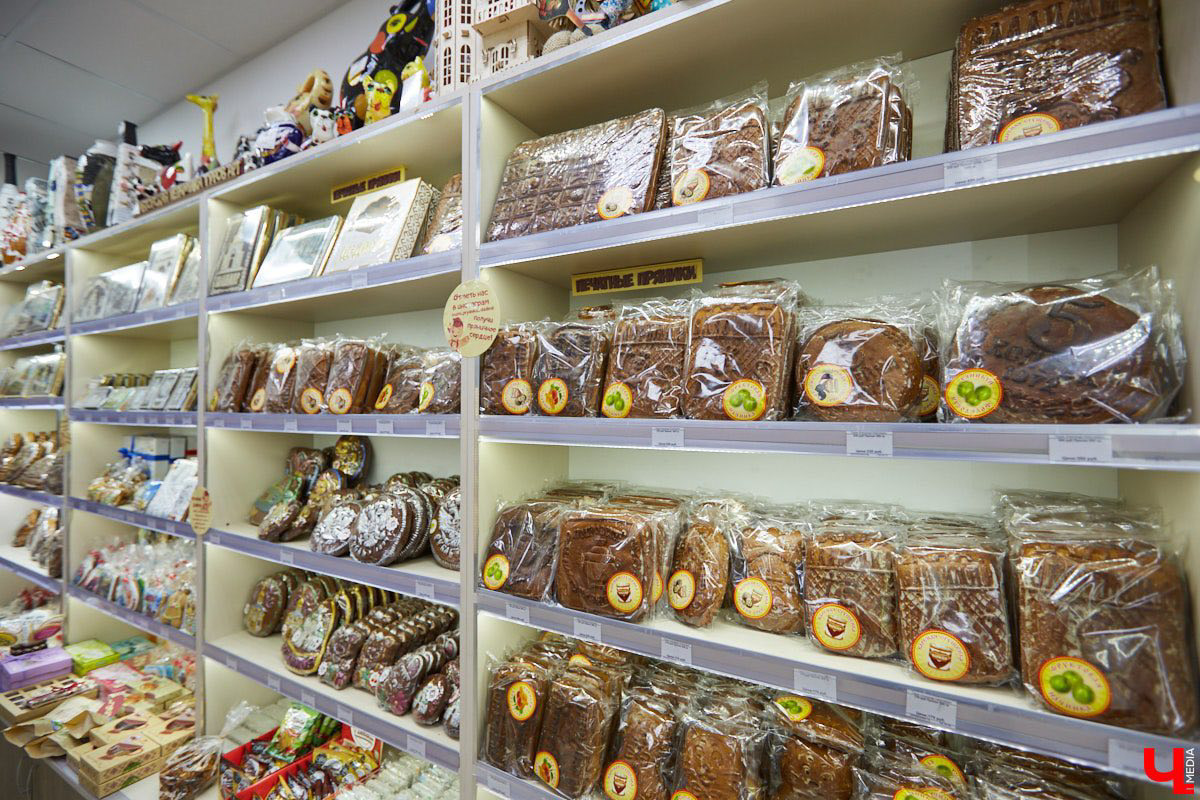 На днях наш корреспондент побывал в Доме-музее пряника на Большой Московской и узнал, как рождаются новые программы с мастер-классами, вкусные продукты, а также что интересного происходит каждый день в царстве пряника и шоколада! Ведь там всегда рады не только гостям, но и общительным и радушным сотрудникам.