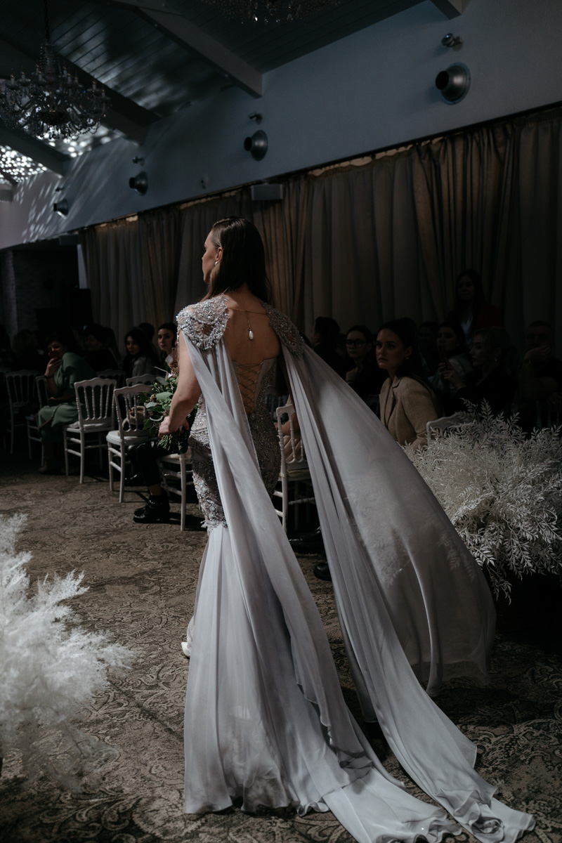 Давайте взглянем на первый этап «Завтрака с невестой», в частности показ актуальных свадебных платьев от владимирских и, что случилось впервые, ивановских дизайнеров!