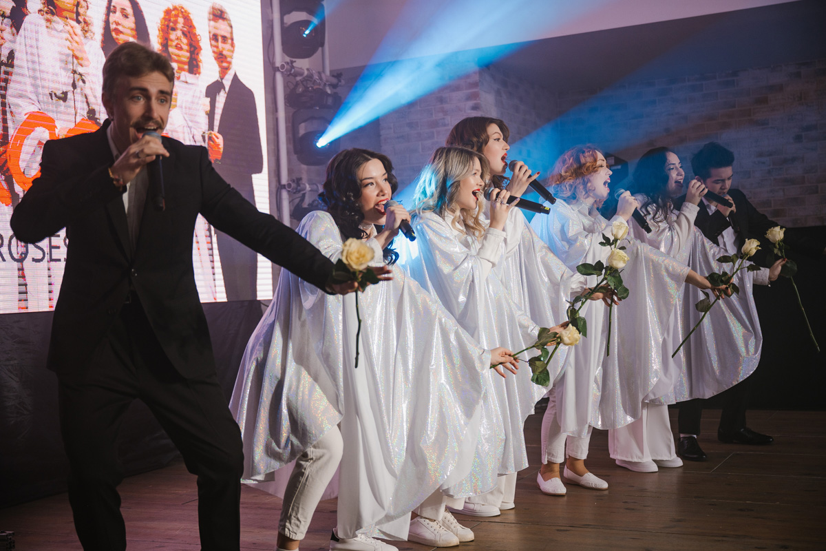 Давайте взглянем на первый этап «Завтрака с невестой», в частности показ актуальных свадебных платьев от владимирских и, что случилось впервые, ивановских дизайнеров!