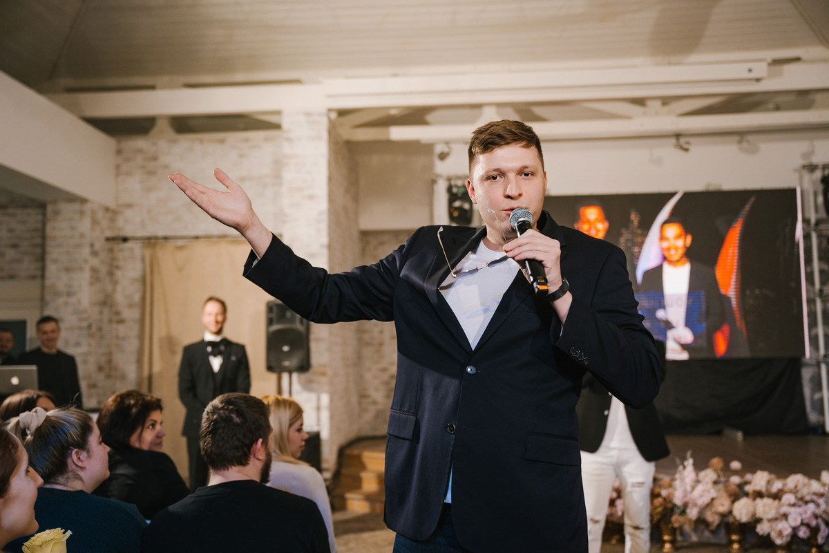 Давайте взглянем на первый этап «Завтрака с невестой», в частности показ актуальных свадебных платьев от владимирских и, что случилось впервые, ивановских дизайнеров!