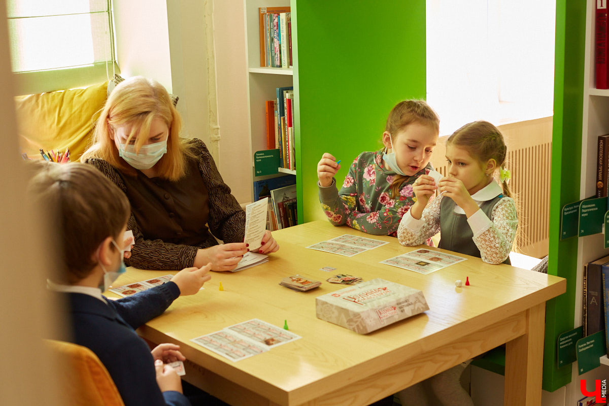 Викторина ремесел или «Мемо» без мемов? Знакомимся с первым в стране сборником аутентичных настольных игр, кропотливо проработанным областным Клубом мастеров. Где играть, во что играть, зачем играть – читайте в материале!