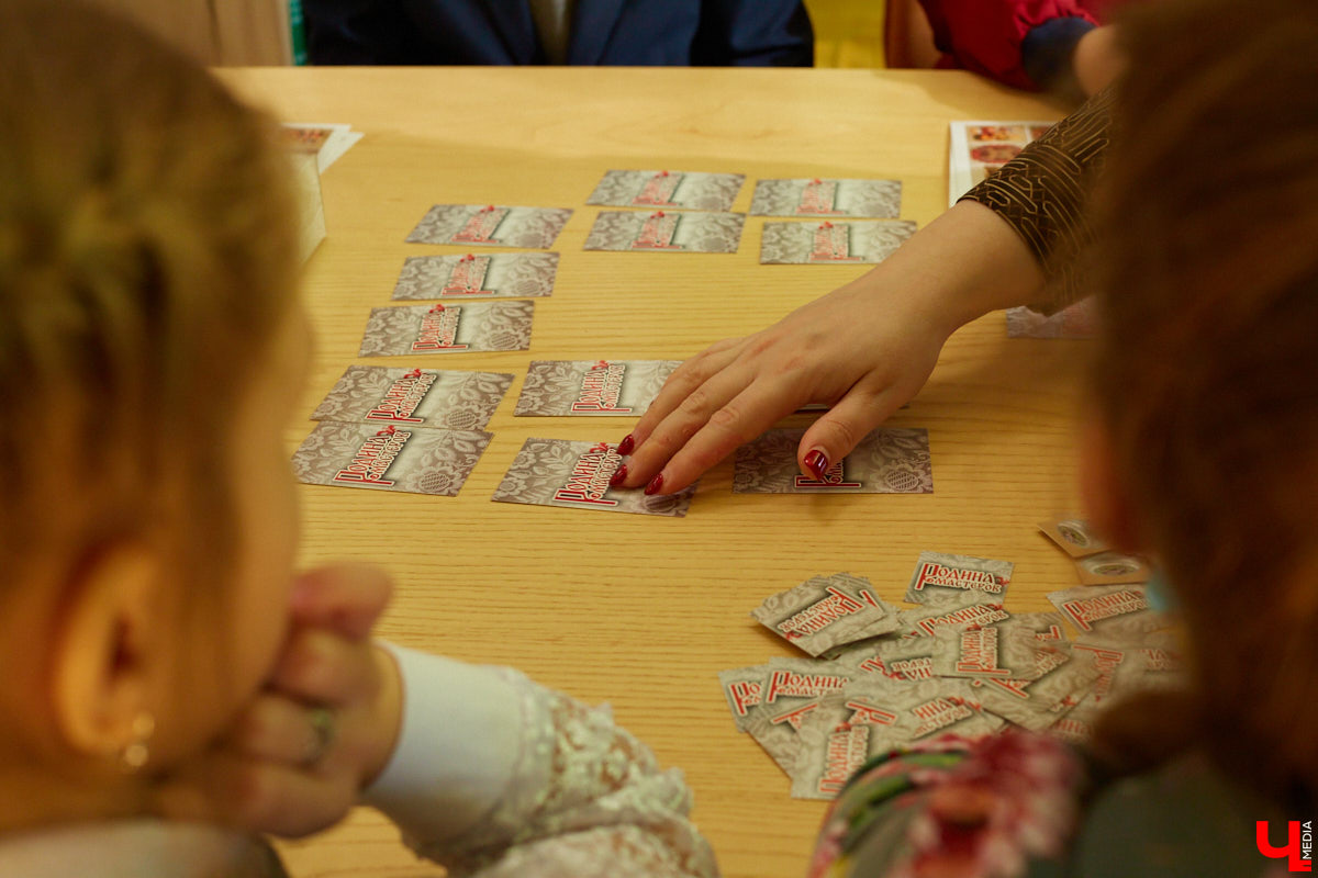 Викторина ремесел или «Мемо» без мемов? Знакомимся с первым в стране сборником аутентичных настольных игр, кропотливо проработанным областным Клубом мастеров. Где играть, во что играть, зачем играть – читайте в материале!