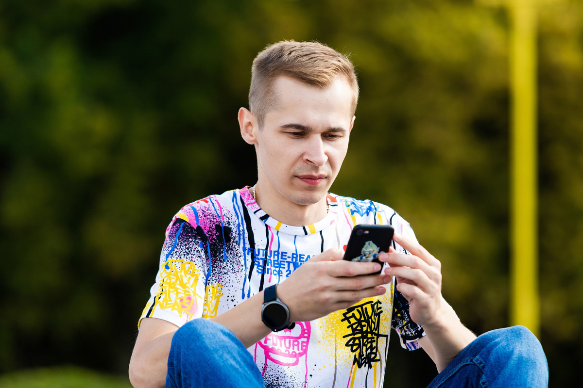 Как создаются хиты? Говорят, единого рецепта не существует. Ясно одно: песня должна срезонировать со слушателем. Найти свое звучание, которое пришлось по сердцу тысячам людей, смог наш земляк Эдгар со своим проектом «EDZAR».