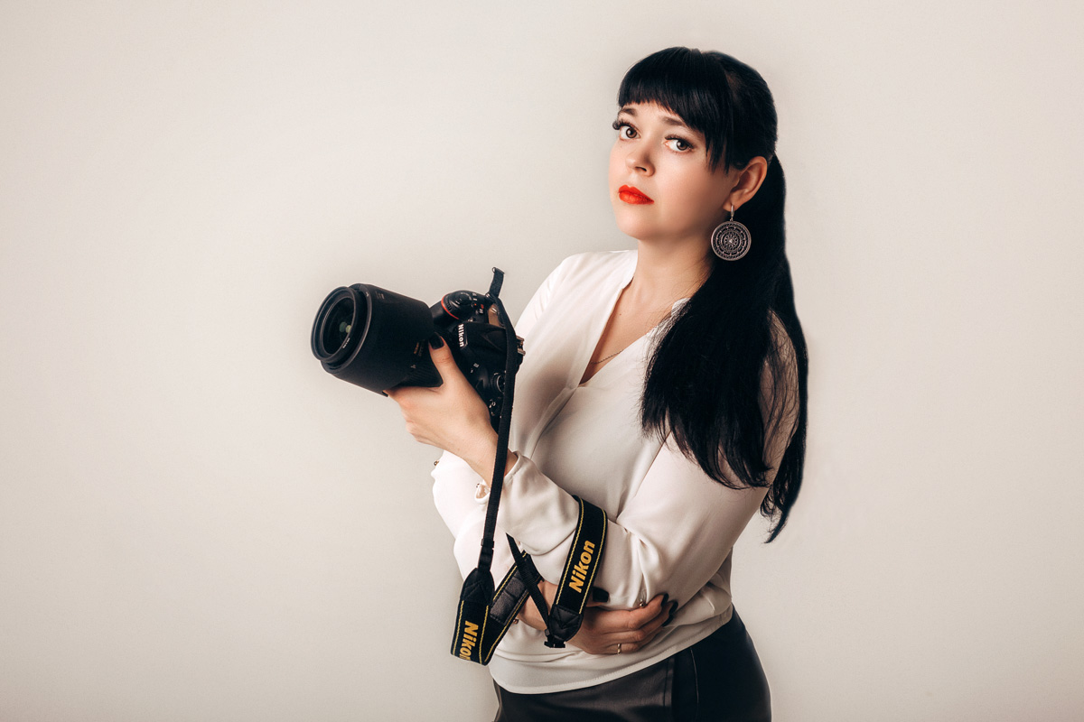 С 8 по 17 марта в санкт-петербургской галерее «Мастер» проводится международная выставка, посвященная таинству материнства. На вернисаже единственная представительница 33-го региона Анна Ворон уже была отмечена членами жюри. Предлагаем познакомиться и взглянуть на ее работы.