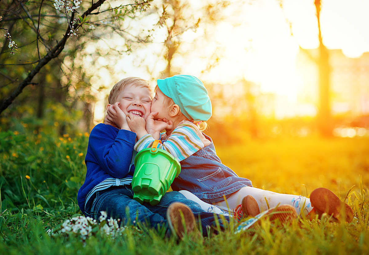 С 8 по 17 марта в санкт-петербургской галерее «Мастер» проводится международная выставка, посвященная таинству материнства. На вернисаже единственная представительница 33-го региона Анна Ворон уже была отмечена членами жюри. Предлагаем познакомиться и взглянуть на ее работы.