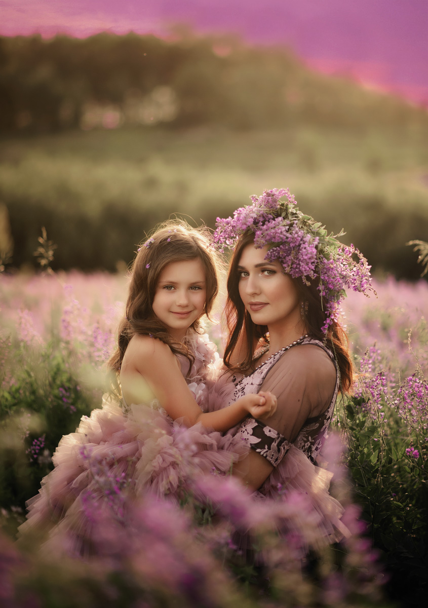 С 8 по 17 марта в санкт-петербургской галерее «Мастер» проводится международная выставка, посвященная таинству материнства. На вернисаже единственная представительница 33-го региона Анна Ворон уже была отмечена членами жюри. Предлагаем познакомиться и взглянуть на ее работы.