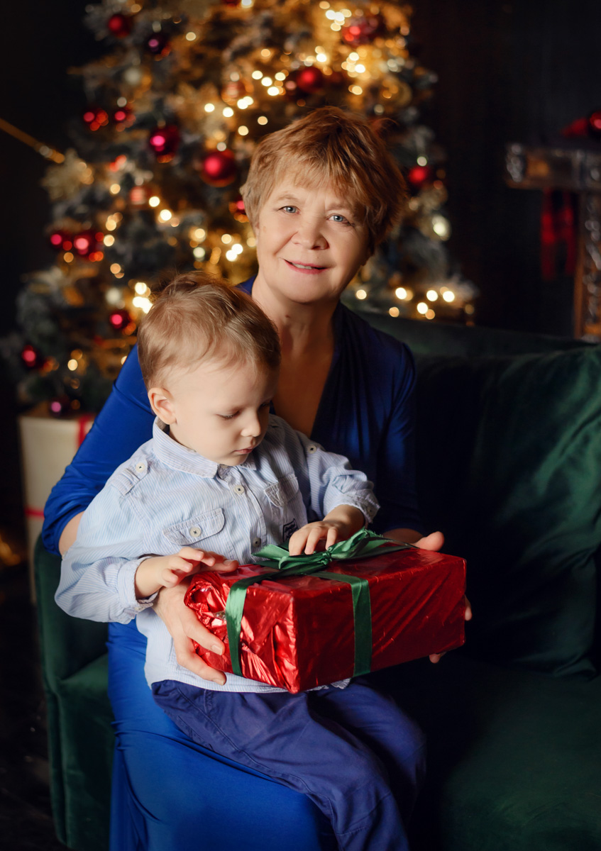 С 8 по 17 марта в санкт-петербургской галерее «Мастер» проводится международная выставка, посвященная таинству материнства. На вернисаже единственная представительница 33-го региона Анна Ворон уже была отмечена членами жюри. Предлагаем познакомиться и взглянуть на ее работы.