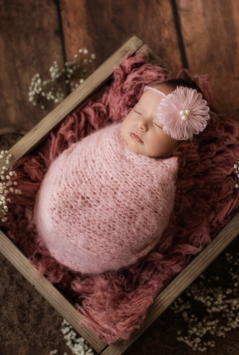 С 8 по 17 марта в санкт-петербургской галерее «Мастер» проводится международная выставка, посвященная таинству материнства. На вернисаже единственная представительница 33-го региона Анна Ворон уже была отмечена членами жюри. Предлагаем познакомиться и взглянуть на ее работы.