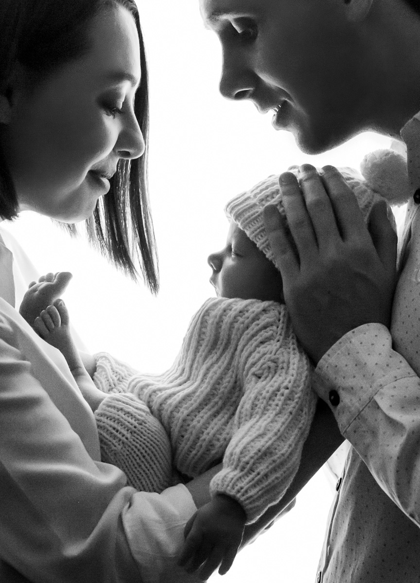 С 8 по 17 марта в санкт-петербургской галерее «Мастер» проводится международная выставка, посвященная таинству материнства. На вернисаже единственная представительница 33-го региона Анна Ворон уже была отмечена членами жюри. Предлагаем познакомиться и взглянуть на ее работы.