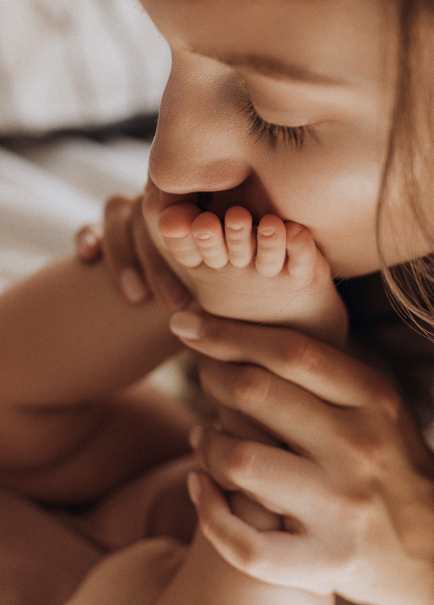 С 8 по 17 марта в санкт-петербургской галерее «Мастер» проводится международная выставка, посвященная таинству материнства. На вернисаже единственная представительница 33-го региона Анна Ворон уже была отмечена членами жюри. Предлагаем познакомиться и взглянуть на ее работы.