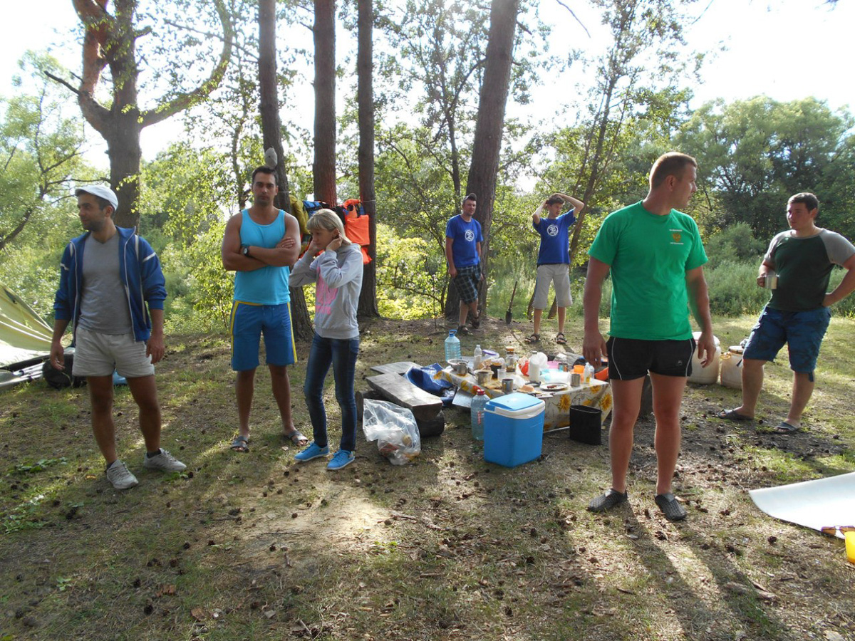 Специалисты говорят, что отдых с палатками в этом году будет особенно популярен. И тут важно правильно определиться с местом для кемпинга. Где можно разбивать бивуак и разводить костры, определила специальная комиссия. А местные путешественники со стажем дали несколько дельных советов.
