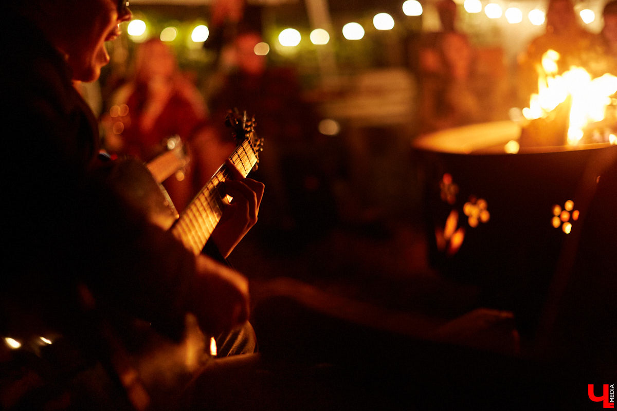 Специалисты говорят, что отдых с палатками в этом году будет особенно популярен. И тут важно правильно определиться с местом для кемпинга. Где можно разбивать бивуак и разводить костры, определила специальная комиссия. А местные путешественники со стажем дали несколько дельных советов.