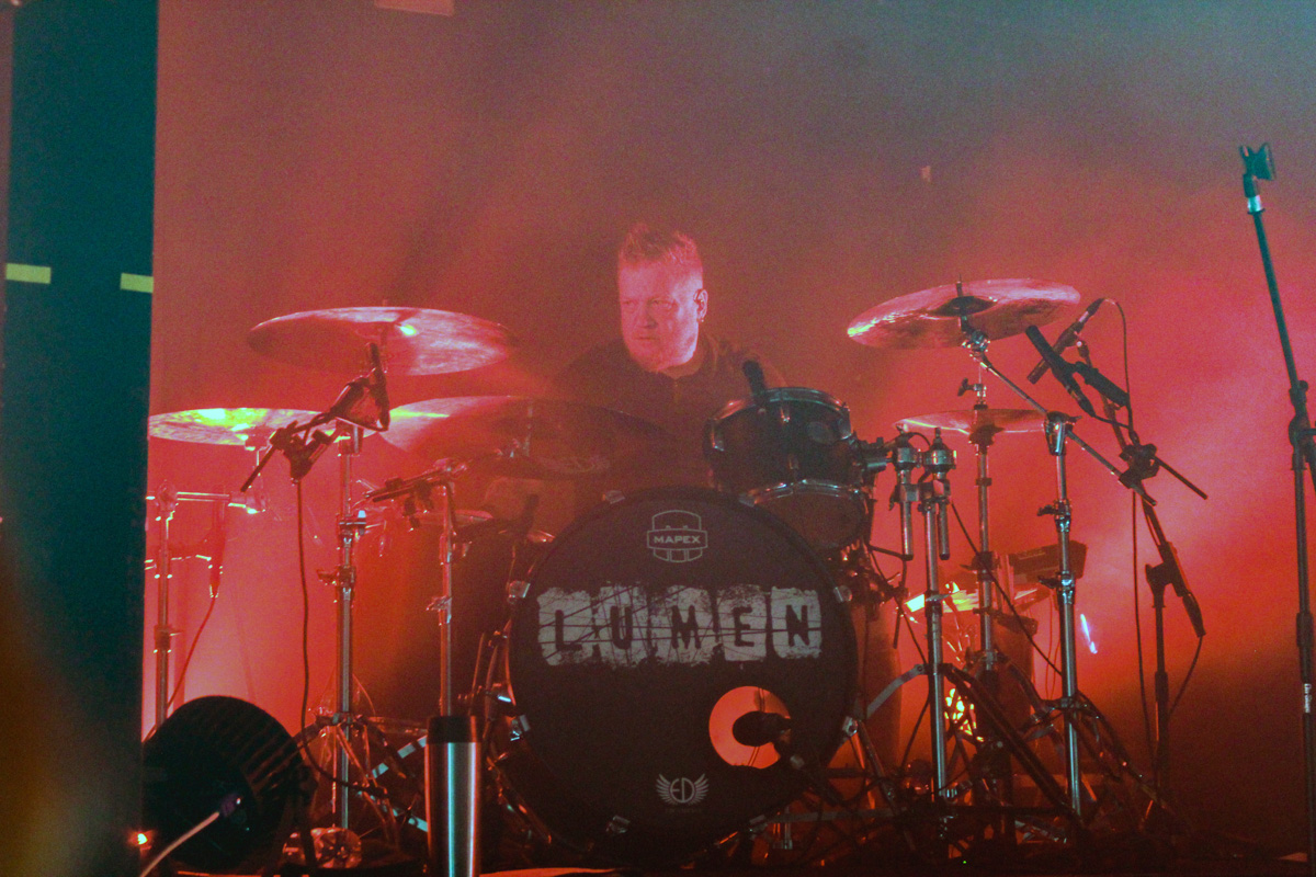 Уфимская группа Lumen – настоящие старожилы российской рок-сцены. Все это время команда во главе с солистом Рустемом Булатовым верна раз и навсегда обозначенным принципам: жёсткая альтернатива, остросоциальные тексты, активная гражданская позиция, а также искренность и последовательность во всем: в каждом слове, в каждом звуке, в каждом высказывании.