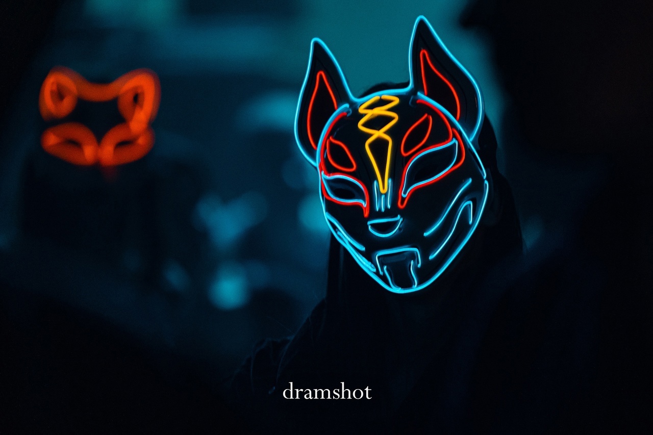 Владимиру нужно было такое место! Чтобы и бар, и кухня, и сцена, и зал на 800 человек. Чтобы было куда прийти на концерт, вечеринку, кулачные бои, музыкальные рейвы, соревнования по воздушной гимнастике – нужное подчеркнуть. Открывшийся в самом центре Владимира, на территории ВЗПО «Техника», концертный бар «ЦЕХ» становится тем местом притяжения, куда идут, чтобы интересно провести время.