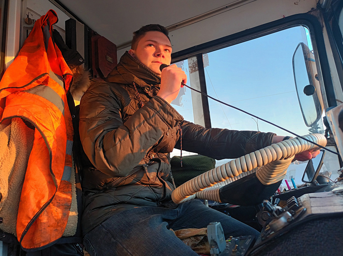 Михаил Кузнецов делает мини-копии владимирских троллейбусов. Молодой человек собирает модели в масштабе 1:43. В его коллекции уже три рогатых транспорта. И это только начало. В перспективе Михаил хочет создать модели всех имеющихся маршрутов. А когда получит права, мечтает стать водителем троллейбуса.