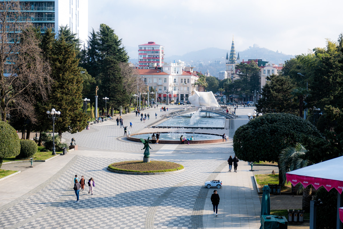 Чем подкупает русских Грузия? Наш коллега переехал с супругой в Батуми и поразился условиями местной жизни. Разумеется, заодно он сравнил их с владимирскими.