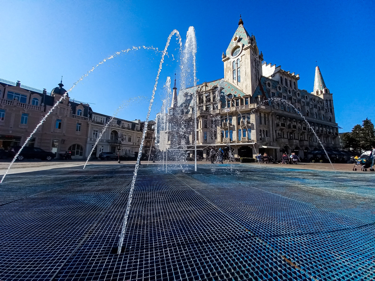 Чем подкупает русских Грузия? Наш коллега переехал с супругой в Батуми и поразился условиями местной жизни. Разумеется, заодно он сравнил их с владимирскими.