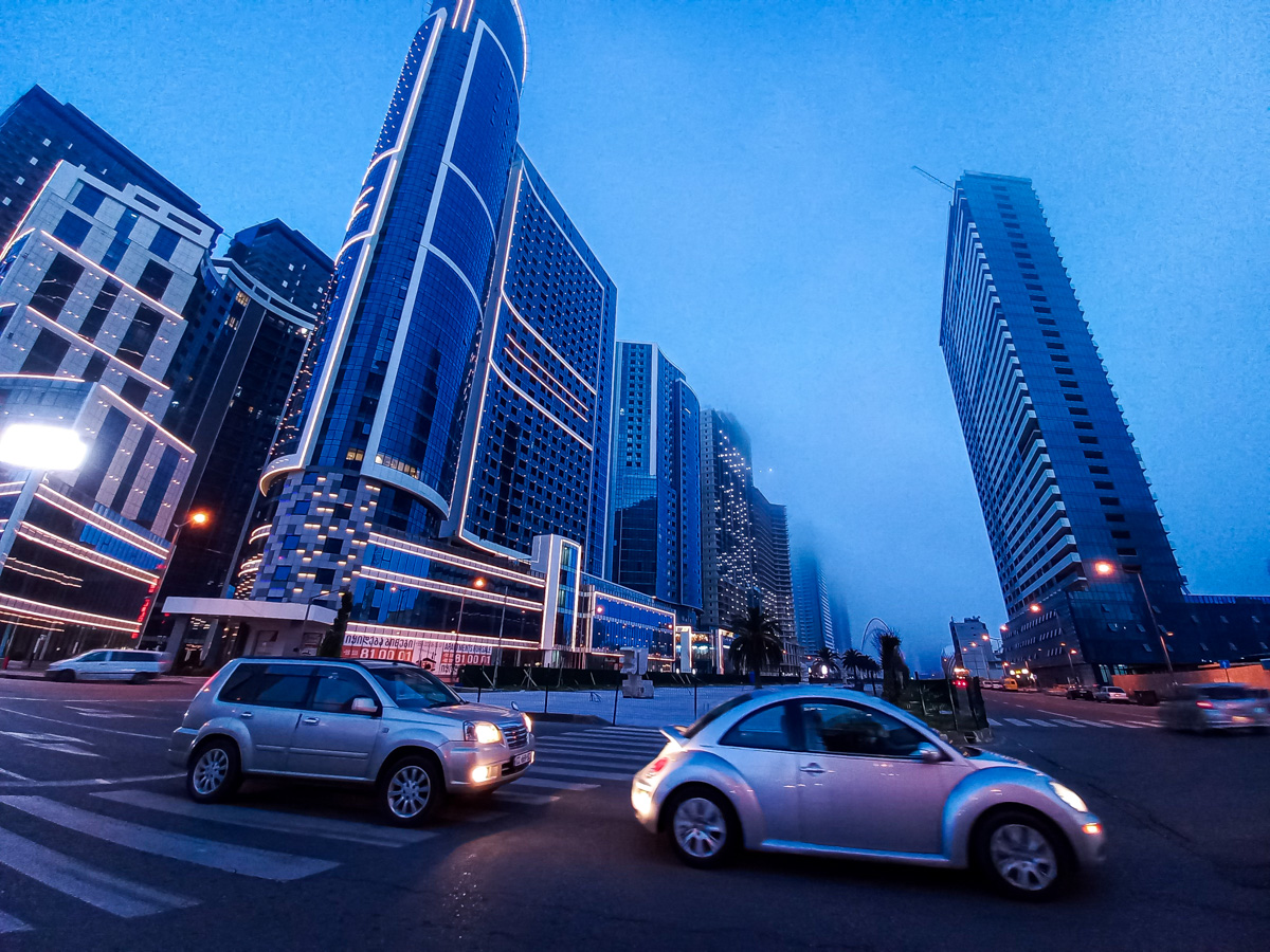 Чем подкупает русских Грузия? Наш коллега переехал с супругой в Батуми и поразился условиями местной жизни. Разумеется, заодно он сравнил их с владимирскими.