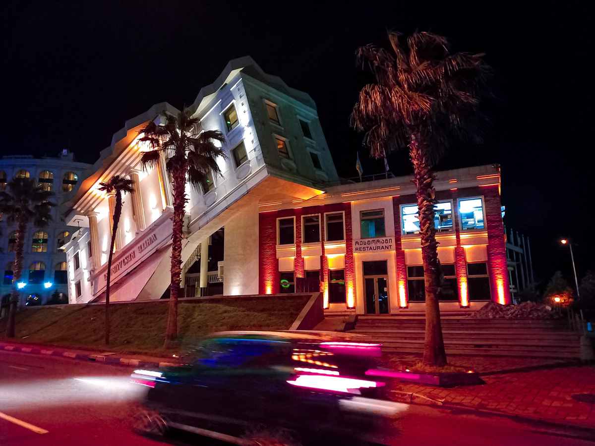 Чем подкупает русских Грузия? Наш коллега переехал с супругой в Батуми и поразился условиями местной жизни. Разумеется, заодно он сравнил их с владимирскими.